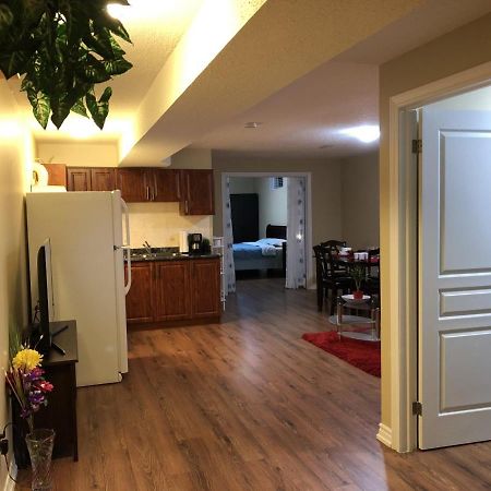 Spacious 2 Bedroom Guest Suite 多伦多 外观 照片