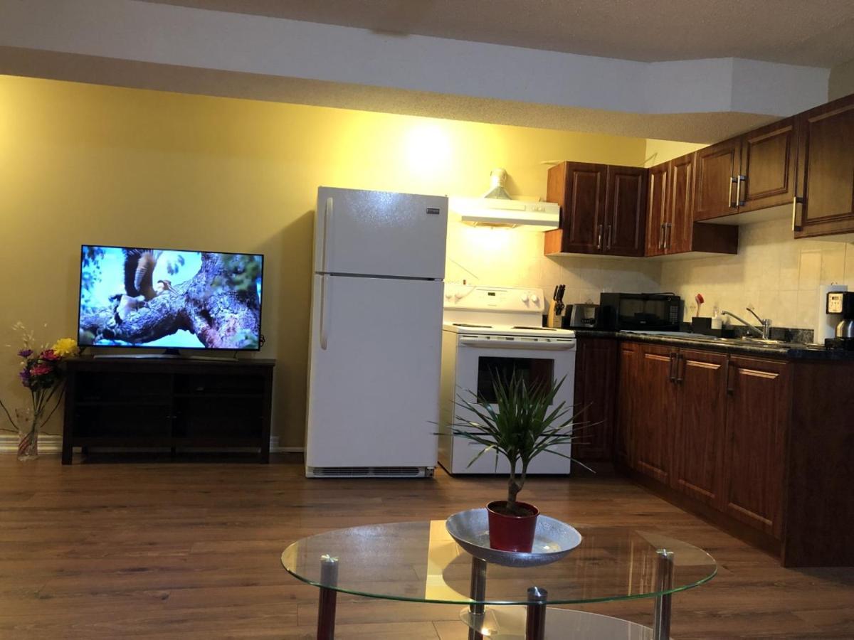 Spacious 2 Bedroom Guest Suite 多伦多 外观 照片