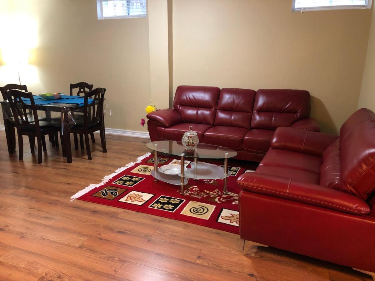 Spacious 2 Bedroom Guest Suite 多伦多 外观 照片